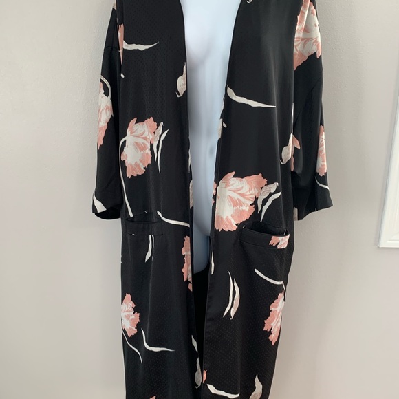 1 State Kimono - Picture 14 of 16